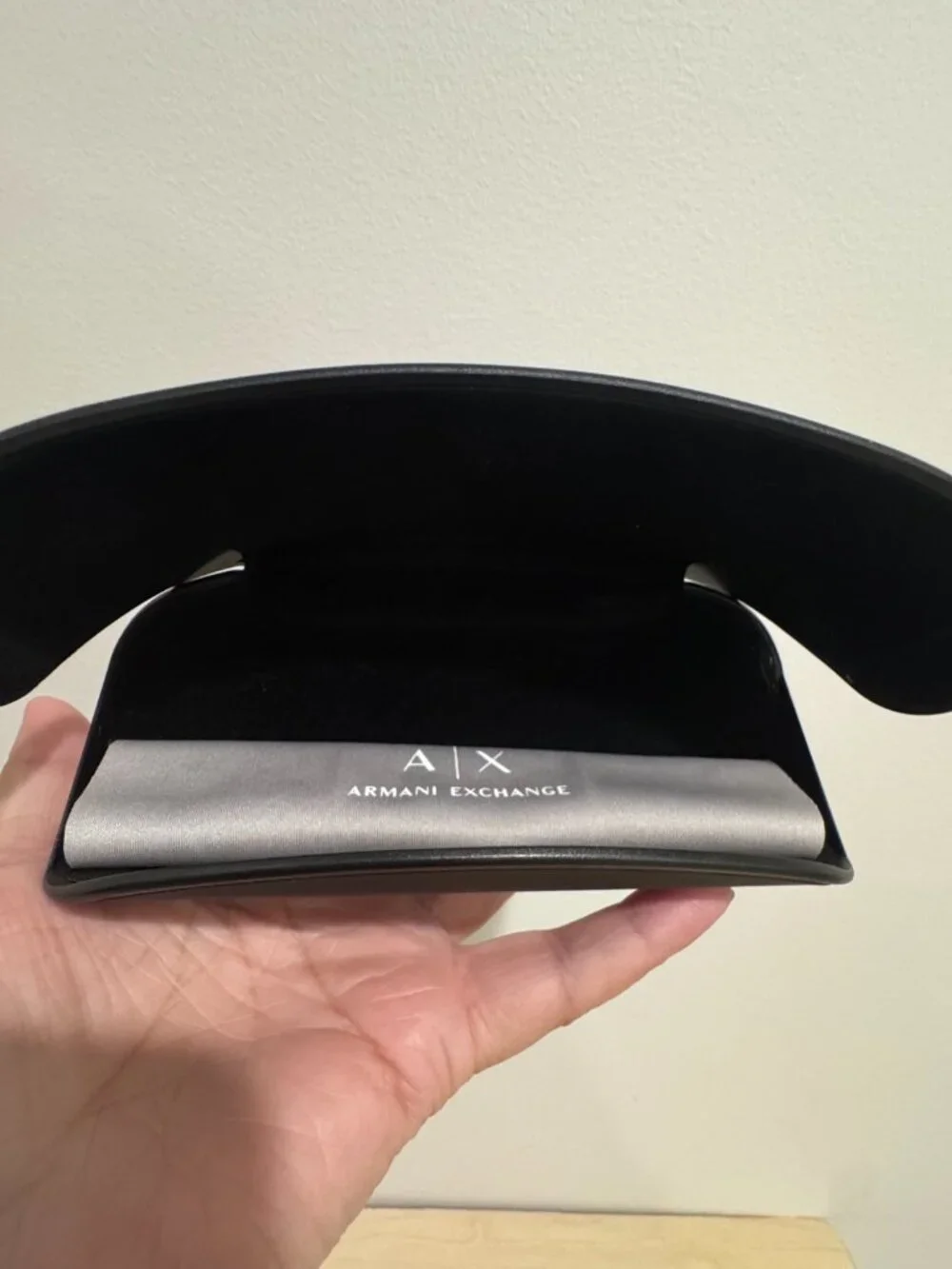 Armani Exchange Hard Clam Shell Eyeglass/Sunglass Case – Black – VERY GOOD 🔥